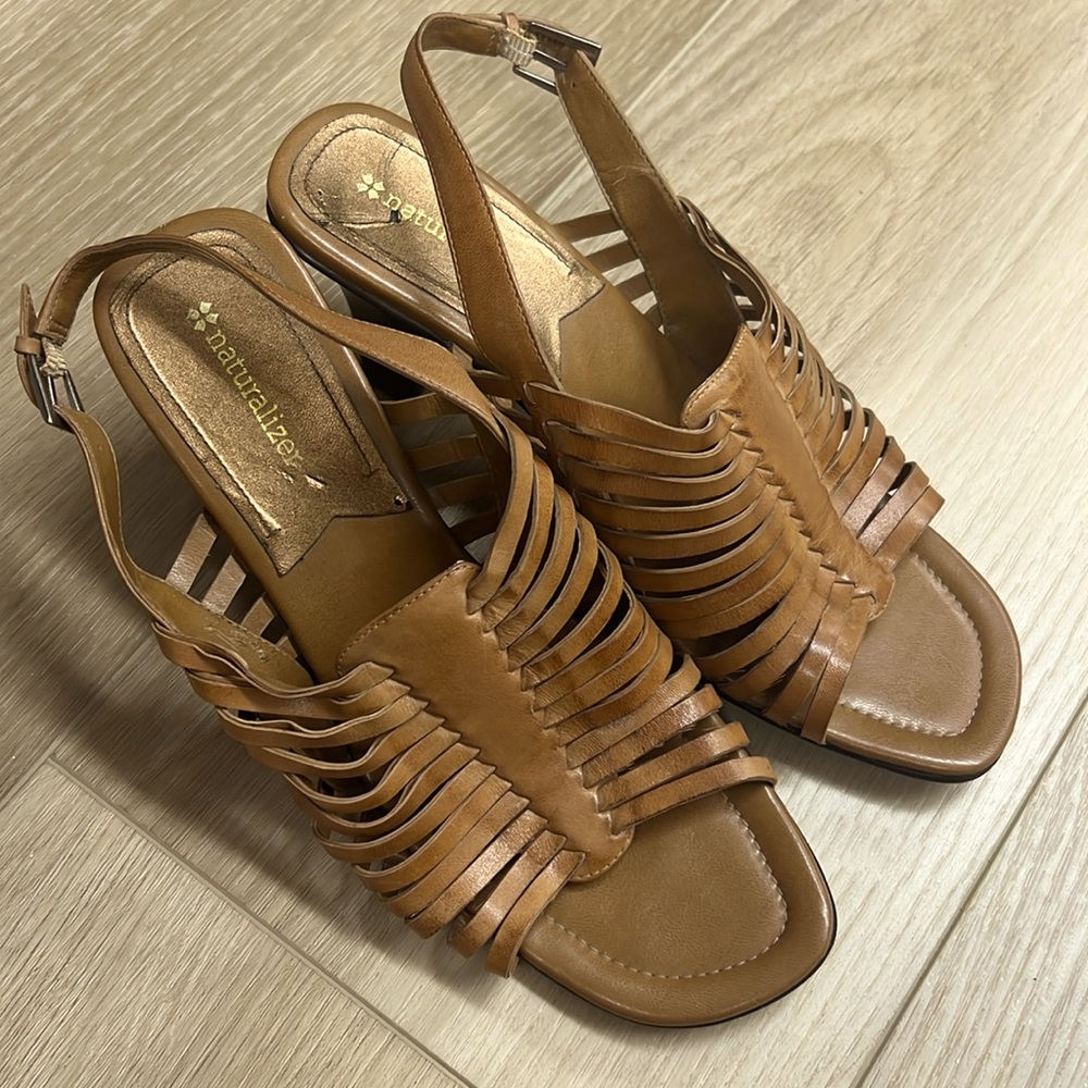 New Naturalizer ladies Sandal size 8.5